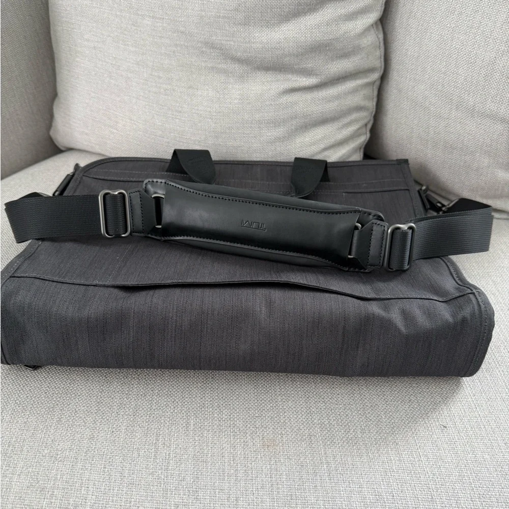 Tumi NEW Slim Deluxe Portfolio case